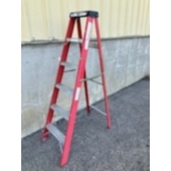 STEP LADDER